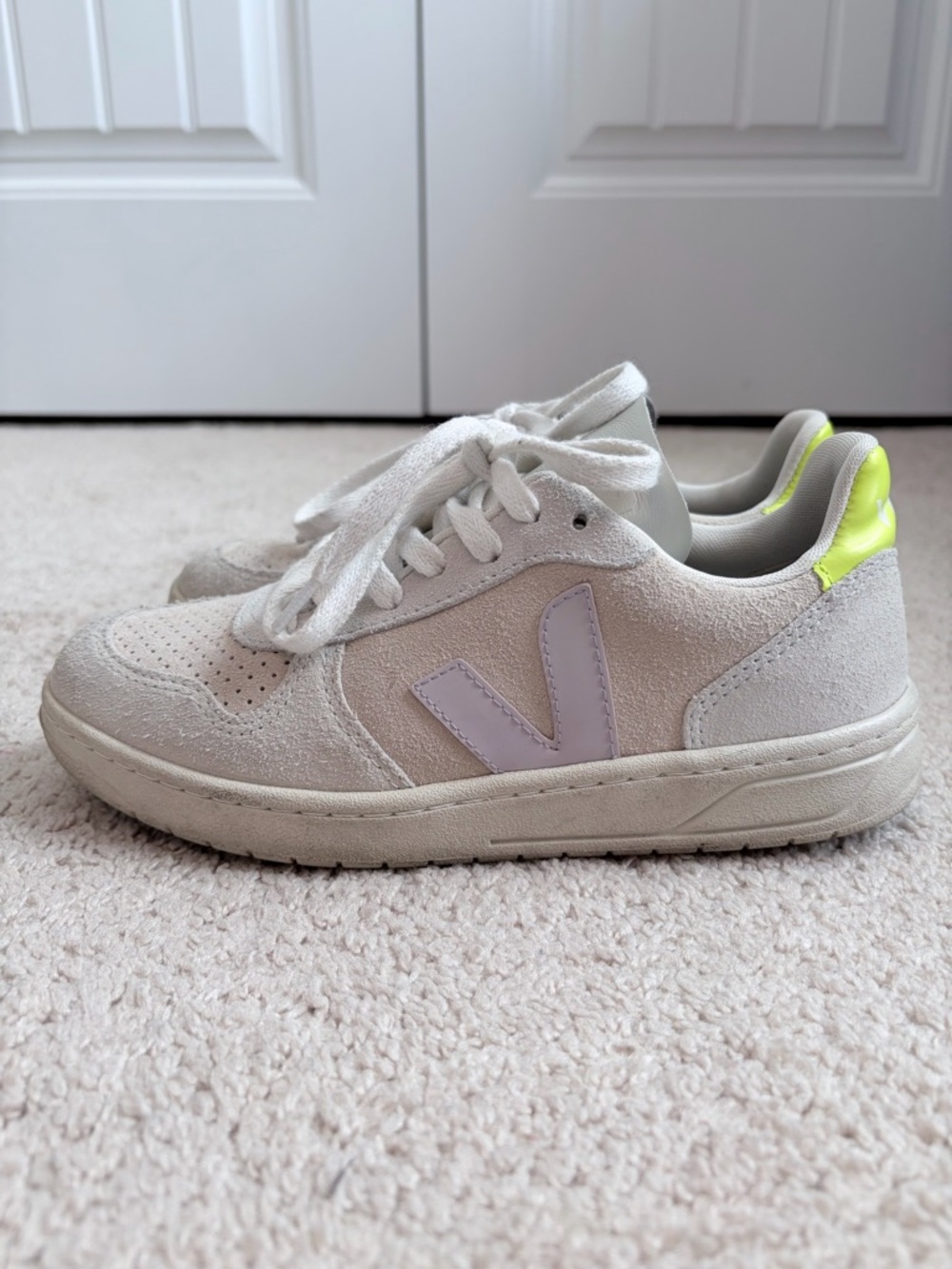 VEJA V-10 Sneakers‎ Beige Suede Trainers Women's Size 5 Sustainable Casual Shoes